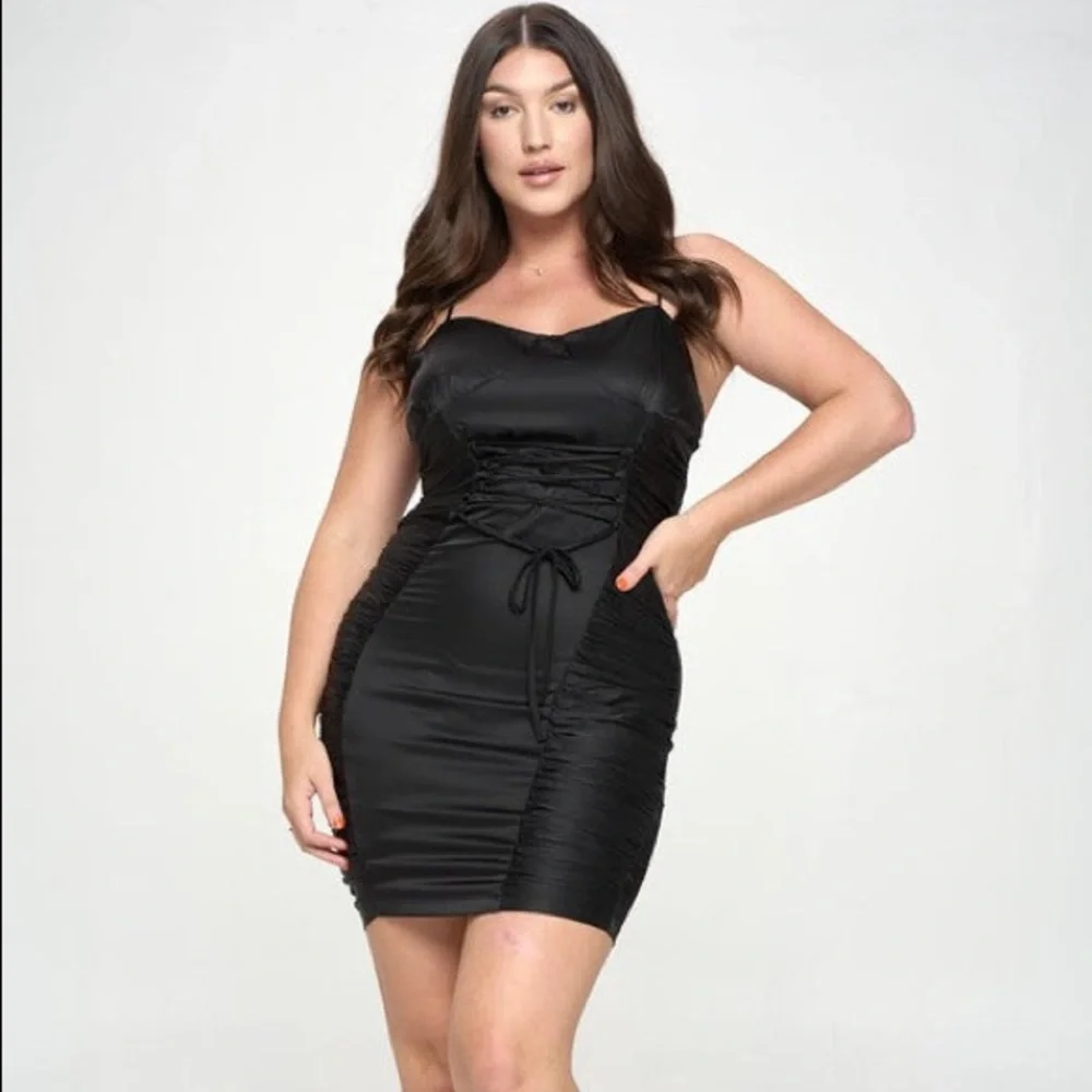 Plus Size Red Side Ruched Bodycon Dress - Picture 4 of 7